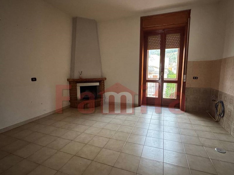 Trilocale in Vendita a Mugnano del Cardinale, 69'000&euro;, 105 m²