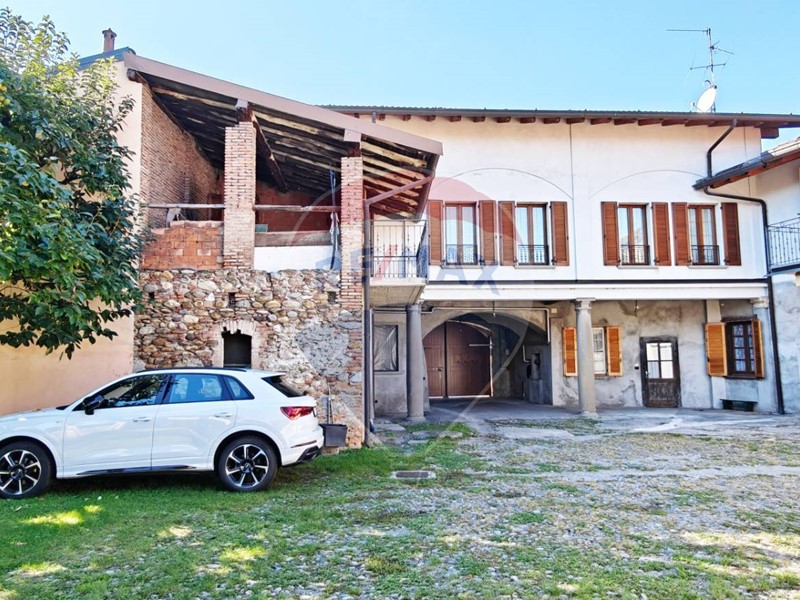 Casa Semi Indipendente in Vendita a Bonate Sotto, 149'752€, 180 m²