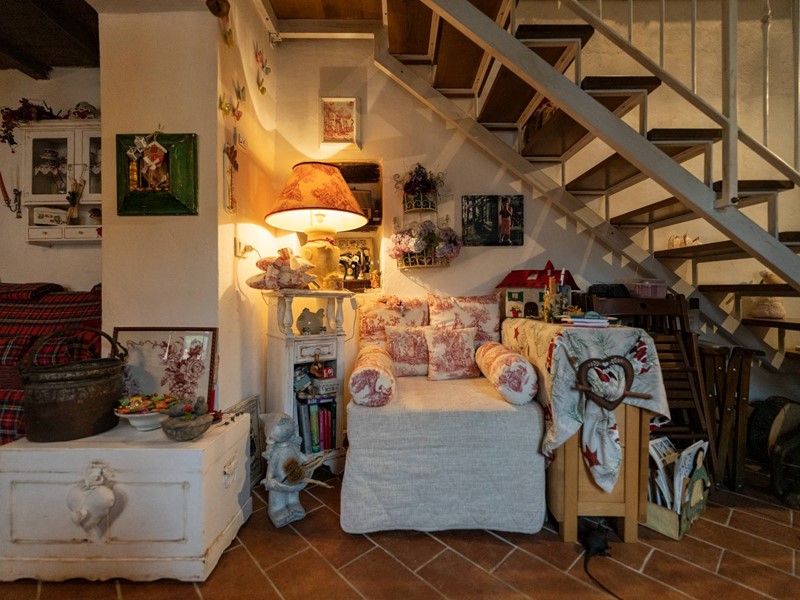 Casa Semi Indipendente in Vendita a Fabbriche di Vergemoli, 160'000€, 88 m²