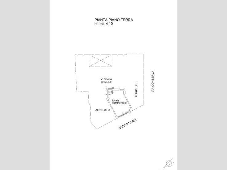 Negozio in Affitto a Brindisi, 600€, 23 m²