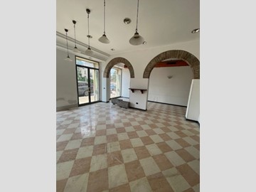 Negozio in Affitto a Adria, 1'500€, 100 m²