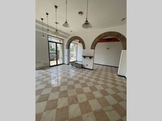 Negozio in Affitto a Adria, 1'500€, 100 m²