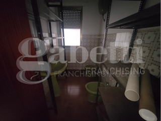 Ufficio in Vendita a Uta, 80'000€, 120 m²