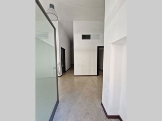 Negozio in Affitto a Brindisi, 650€, 80 m²