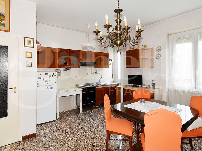 Bilocale in Vendita a Milano, 318'000€, 70 m²