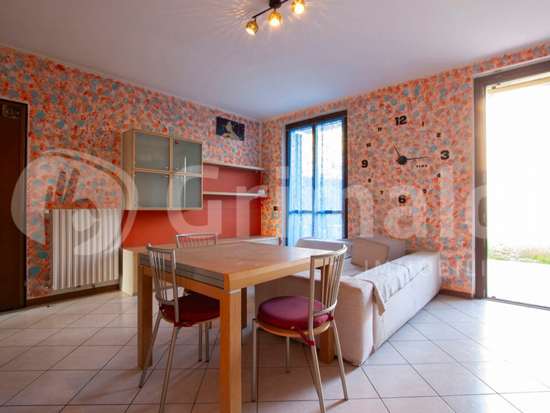 Bilocale in Vendita a Bovisio Masciago, 125'000€, 63 m², arredato