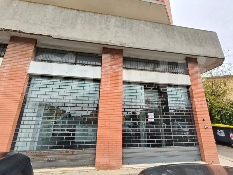 Negozio in Affitto a Amelia, 450€, 70 m²