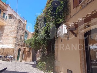 Negozio in Vendita a Nettuno, 109'000€, 34 m², arredato