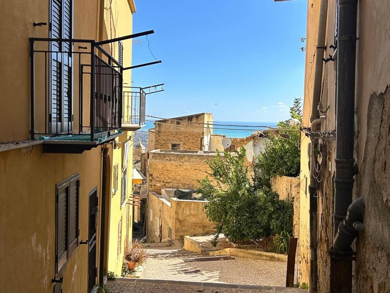 Casa Indipendente in Vendita a Agrigento, 99'000€, 277 m², con Box