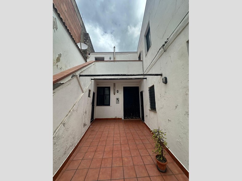 Casa Indipendente in Vendita a Barcellona Pozzo di Gotto, 60'000€, 215 m²