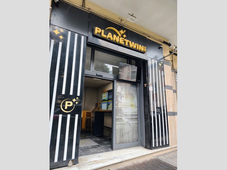 Negozio in Vendita a Pagani, 99'000&euro;, 67 m²