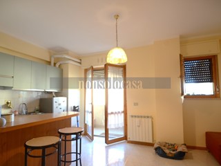 Trilocale in Vendita a Perugia, zona Ponte San Giovanni, 90'000€, 80 m², con Box