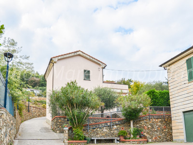 Casa Indipendente in Vendita a Quiliano, 395'000€, 220 m²