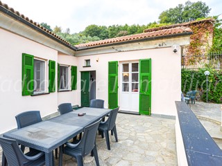 Casa Indipendente in Vendita a Quiliano, 395'000€, 220 m²
