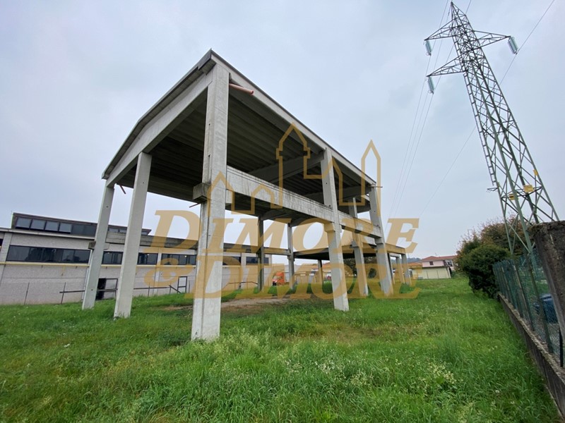 Capannone in Vendita a Borgo Ticino, 115'000€, 500 m²