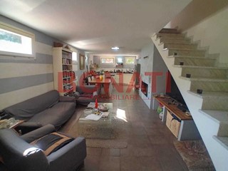 Casa Semi Indipendente in Vendita a Vezzano Ligure, zona Vezzano alto, 239'000€, 157 m²