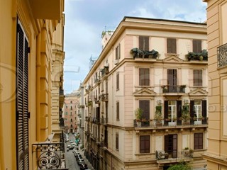 Trilocale in Vendita a Napoli, 750'000€, 80 m², arredato