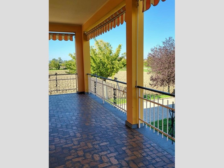 Casa Indipendente in Vendita a Roccabianca, zona Fossa, 330'000&euro;, 280 m², con Box