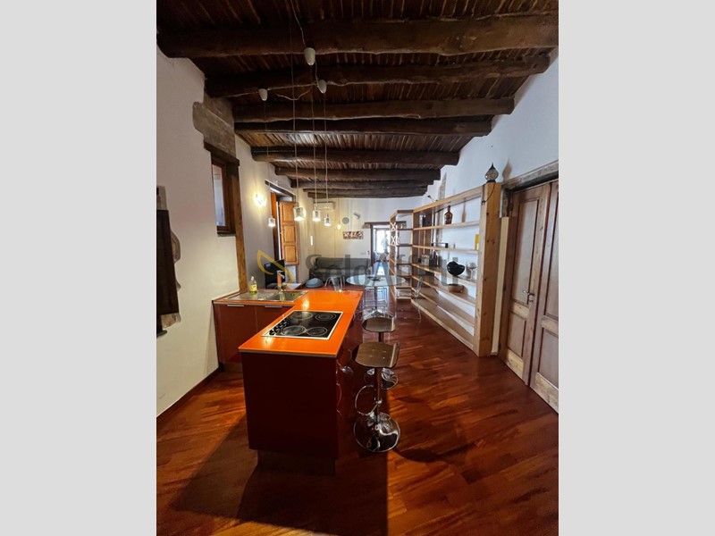 Bilocale in Affitto a Napoli, zona S. Ferdinando - Municipio, 1'300€, 75 m², arredato
