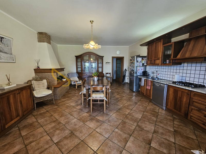 Appartamento in Affitto a Cerreto Guidi, 800€, 126 m²