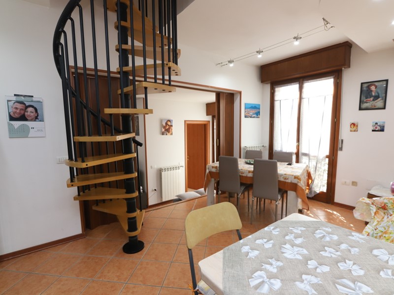 Trilocale in Vendita a Saludecio, zona Sant'ansovino, 99'000€, 66 m², con Box