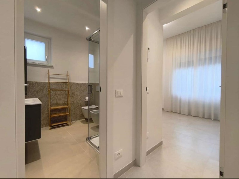 Appartamento in Affitto a Carrara, zona MARINA DI CARRARA, 1'600€, 90 m², arredato