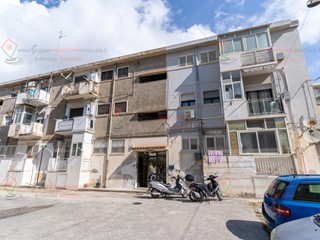 Trilocale in Vendita a Siracusa, zona Tisia Tica Zecchino, 75'000€, 81 m²