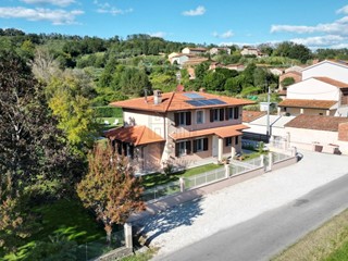 Villa in Vendita a Capannori, zona Est, 1'100'000€, 200 m²
