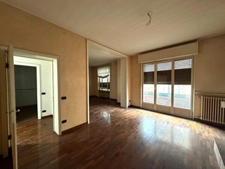 Quadrilocale in Vendita a Fiorenzuola d'Arda, 150'000€, 140 m²