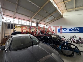 Immobile commerciale in Vendita a Viareggio, 299'000€, 236 m²