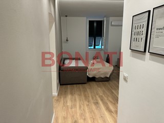 Trilocale in Affitto a La Spezia, zona Centro, 700€, 65 m², arredato