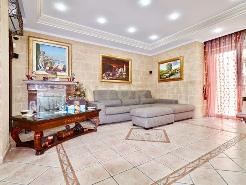 Trilocale in Vendita a Palermo, 189'000€, 112 m²