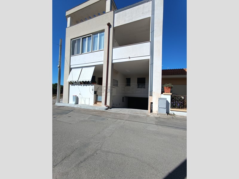 Appartamento in Vendita a Alezio, zona ALEZIO, 200'000€, 220 m², con Box