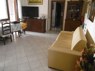 Quadrilocale in Vendita a Roma, 295'000&euro;, 95 m², con Box