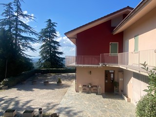 Casa Indipendente in Vendita a Roddino, 600'000€, 260 m², con Box