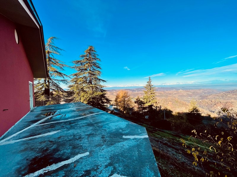 Casa Indipendente in Vendita a Roddino, 450'000&euro;, 260 m², con Box