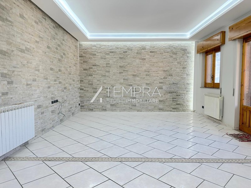 Appartamento in Vendita a Adrano, 105'000&euro;, 140 m²
