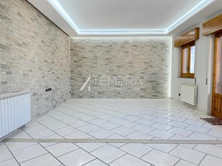 Appartamento in Vendita a Adrano, 105'000€, 140 m²