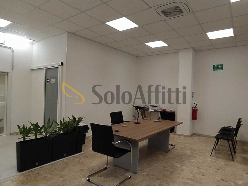 Ufficio in Affitto a Terni, zona Centrale, 100 m², arredato