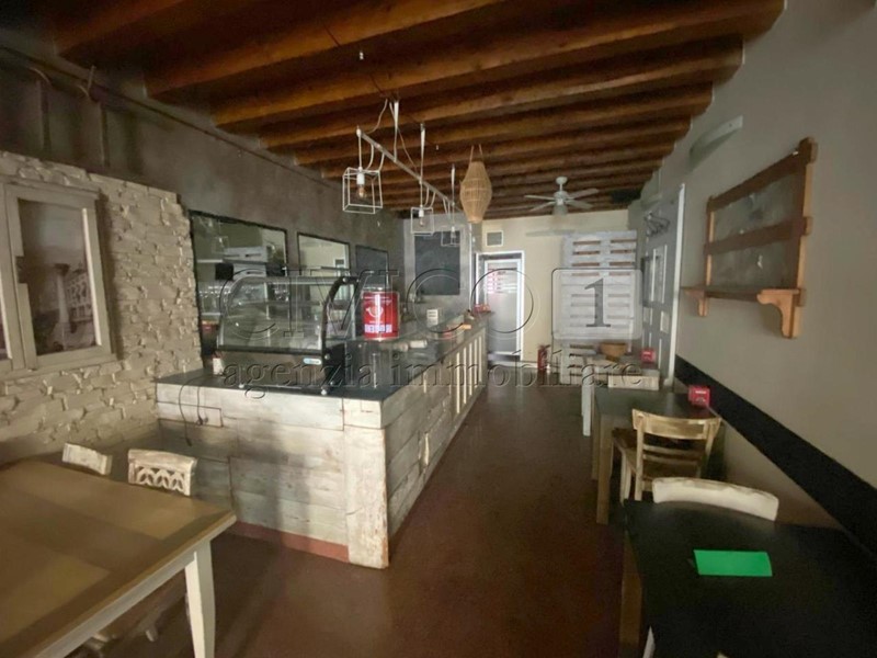 Attività commerciale in Affitto a Vicenza, zona Centro cittÃ, 1'400€, 75 m²