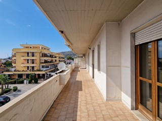 Quadrilocale in Vendita a Mondragone, zona piazza g. falcone , 138'000€, 140 m²