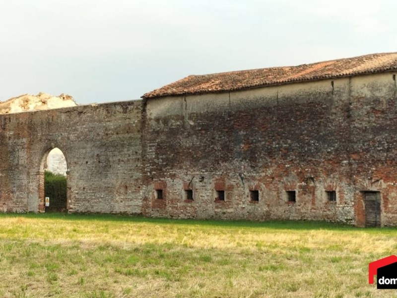 Casale in Vendita a Dueville, 440'000€, 980 m²