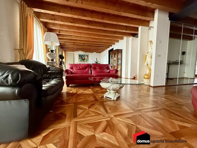 Villa in Vendita a Thiene, 580'000€, 400 m²