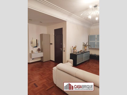 Appartamento in Vendita a Palermo, 310'000€, 145 m²