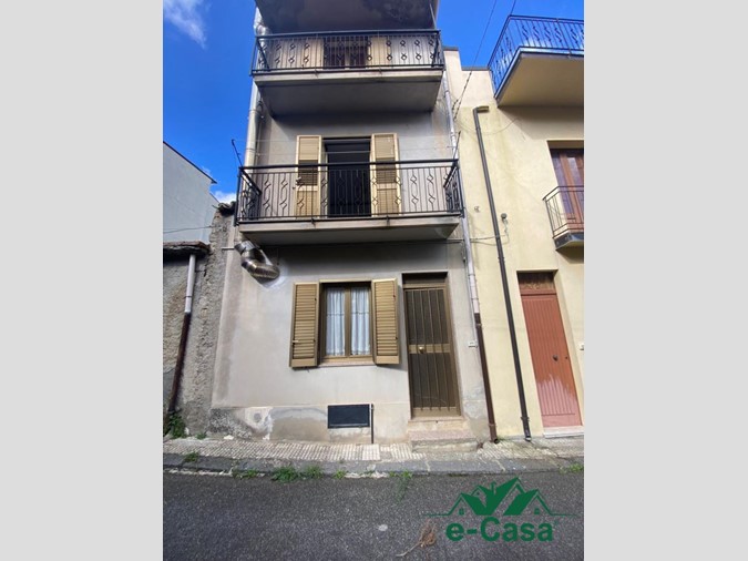 Casa Semi Indipendente in Vendita a Montalbano Elicona, 65'000€, 91 m²