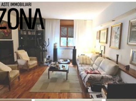 Quadrilocale in Vendita a Albiate, 245'000€, 183 m²
