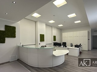 Ufficio in Affitto a Novara, 2'500€, 220 m²