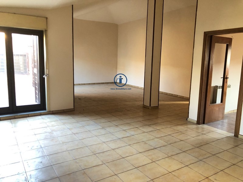 Quadrilocale in Vendita a Caserta, 189'000€, 185 m²