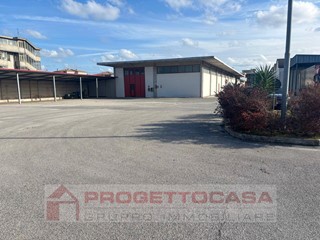 Capannone in Affitto a San Benedetto del Tronto, 3'400€, 750 m²