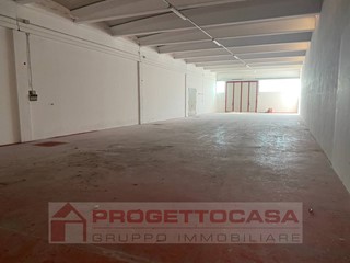Capannone in Affitto a Grottammare, 2'300€, 560 m²